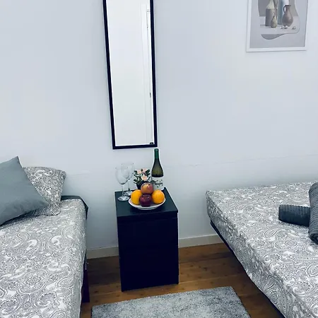 Nou De La Rambla 2 Couette-café *